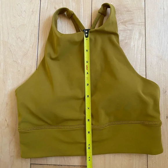 Luluemon Athletica - GOLD SET - High Neck Bra & High-Rise 8” Short - Picture 3 of 6